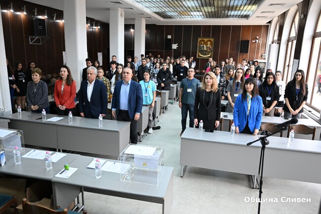 Избраха ръководство на младежкия Общински съвет в Сливен за мандат 2024/2025