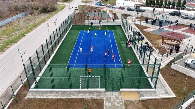 Многофункционална спортна площадка е открита в Опака 