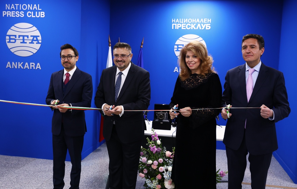 Вицепрезидентът в Анкара: В раздирания от конфликти свят са още по-важни мирът и разбирателството между страните с обща граница