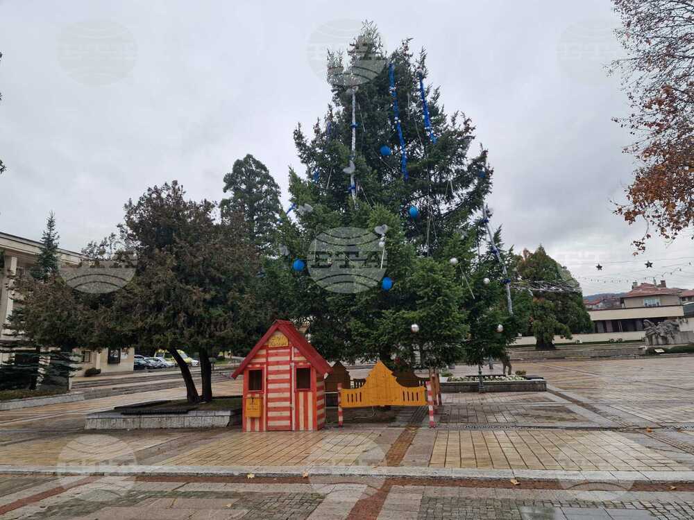 Коледни сувенири, занаятчийски произведения и греяно вино ще се предлагат на коледния базар в Троян