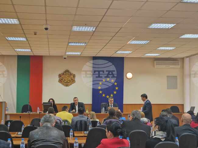 На извънредната сесия на общинския съвет в Пазарджик се приеха промените в капиталовите разходи