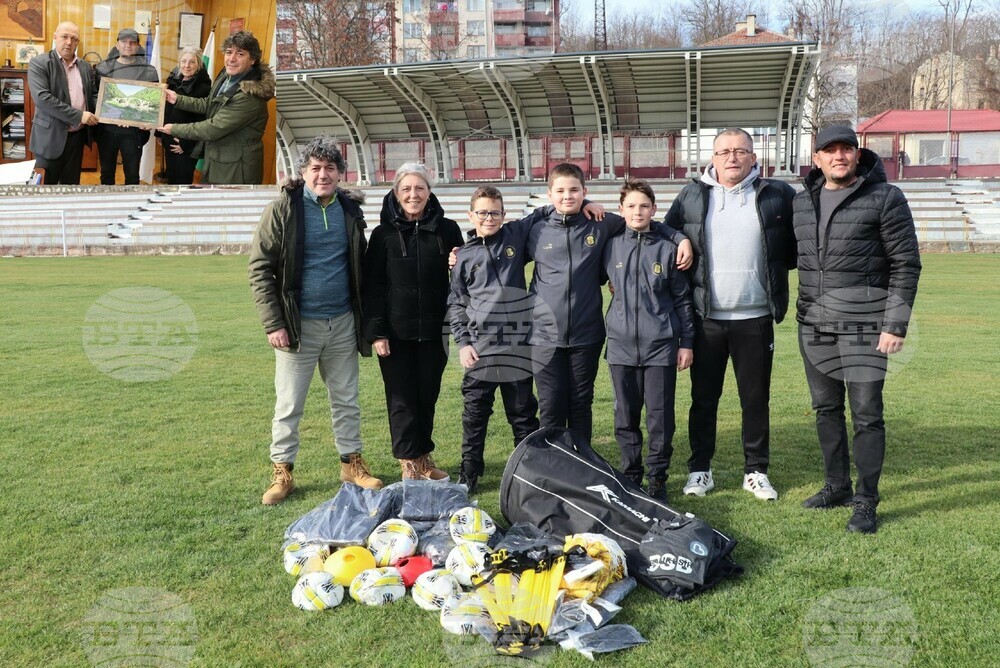 Община Ардино: Сдружението на балканските изселници в Балъкесир с дарение за детския отбор на ФК „Юнак“