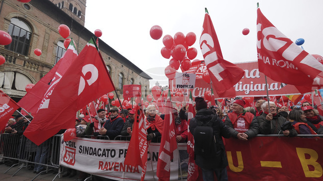 Транспортът в Италия е затруднен от общонационална антиправителствена стачка 
