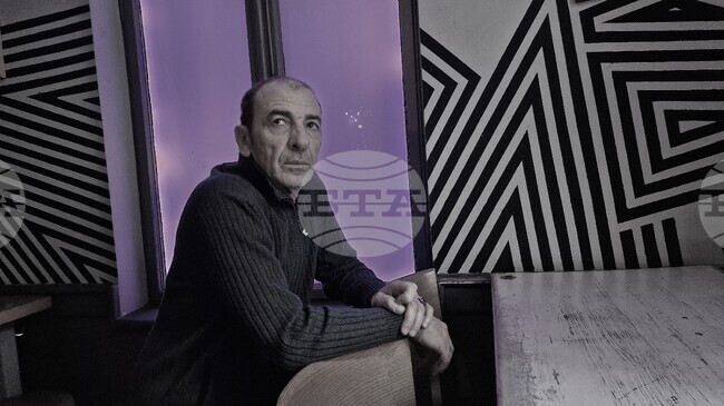 Актьорът Димитър Маринов ще представи книгите си „Към сцената“ и „Към екрана“ в 21 града в страната