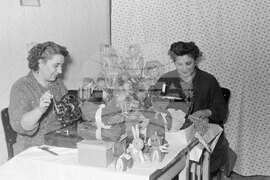 В света на играчките