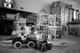 В света на играчките