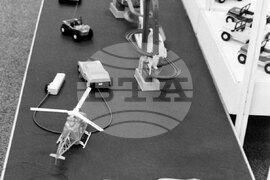 В света на играчките