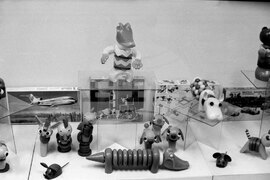 В света на играчките