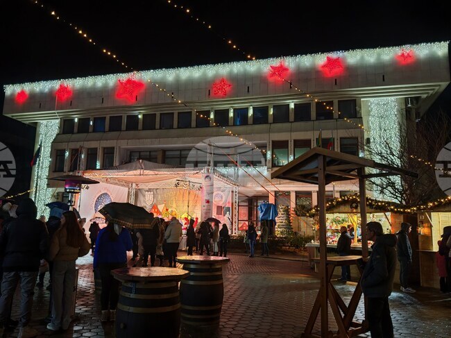 Немски коледен базар откриха тази вечер в Севлиево