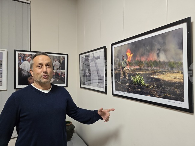 Фотоизложбата "Тихомир Петков на 50: фотожурналистика от новия век" гостува в Плевен