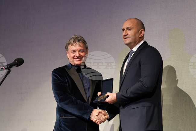 Пловдив - Румен Радев - 60 г. АМТИИ - плакет - връчване