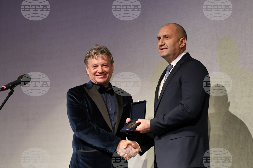 Пловдив - Румен Радев - 60 г. АМТИИ - плакет - връчване