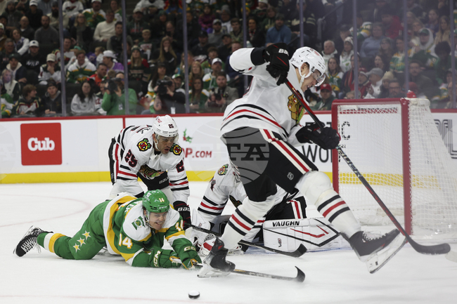 Джаред Спърджън поведе Минесота към успех на Чикаго в НХЛ