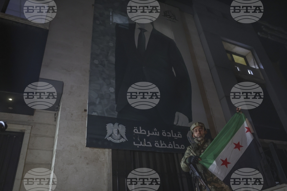 Знамето на сирийската опозиция бе поставено на посолството в Сирия в Атина