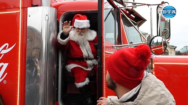 Коледна работилница за играчки събра малки и големи на площад „Св. Александър Невски" в София