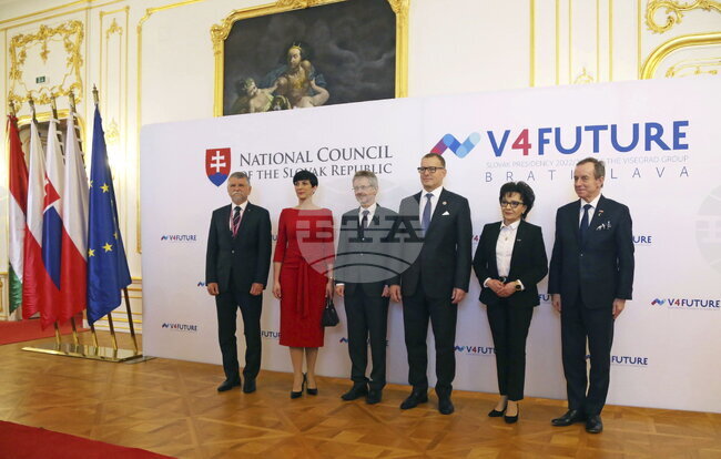 Китай отправи критики към председателя на чешкия парламент заради негово посещение в Тайван