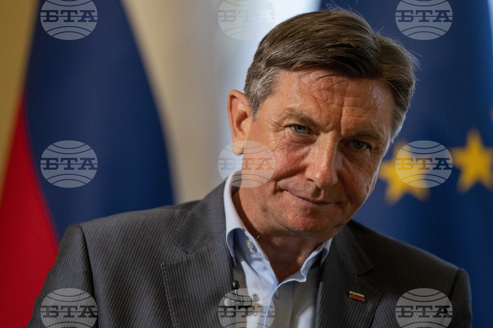 Бившият словенски президент Борут Пахор продаде благотворително винтидж автомобила си за 60 000 евро