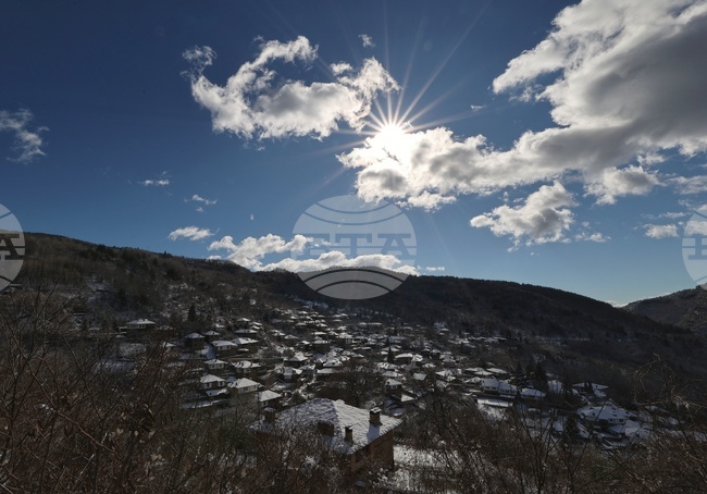 Условията за туризъм в планините са добри, времето ясно и слънчево, казаха от Планинската спасителна служба на БЧК