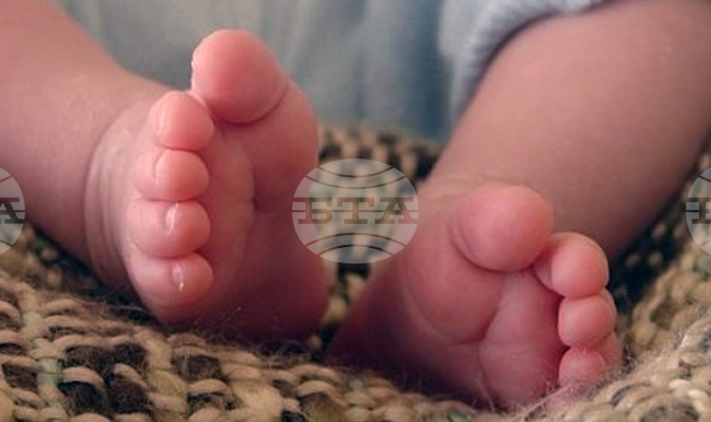 Първите бебета за новата 2025 г. проплакаха в болници в страната 