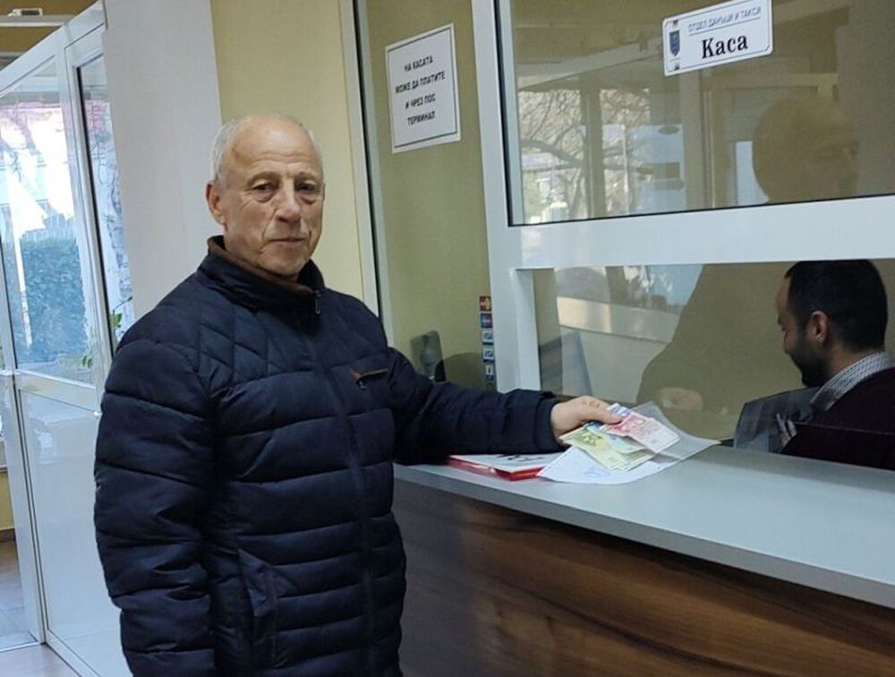Община Момчилград: Подаръци и вино получи първият данъкоплатец в Момчилград