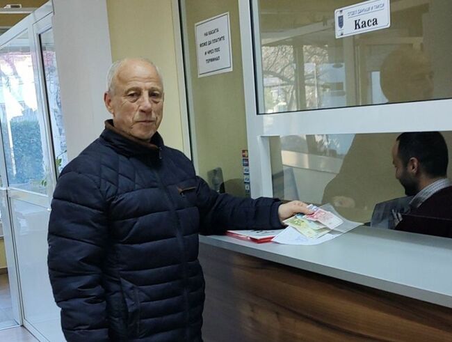 Община Момчилград: Подаръци и вино получи първият данъкоплатец в Момчилград