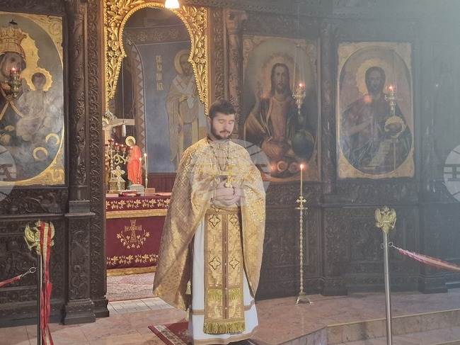 Вярата е двустранен процес между Бога и ближния, между Бога и човека, каза отец Войден Божков в Троян