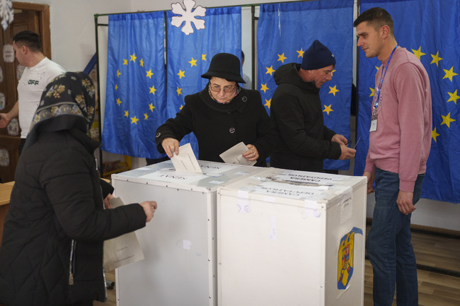 От днес румънците в чужбина могат да се записват онлайн за гласуване чрез кореспонденция на президентските избори през май