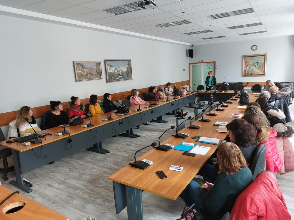 Община Ловеч: РЗИ - Ловеч, съвместно с Община Ловеч проведе обучение на медицинските специалисти от училища, детски градини и детски ясли