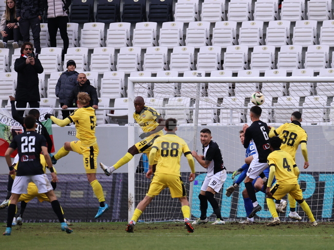 Ботев спечели битката за Пловдив срещу Локомотив