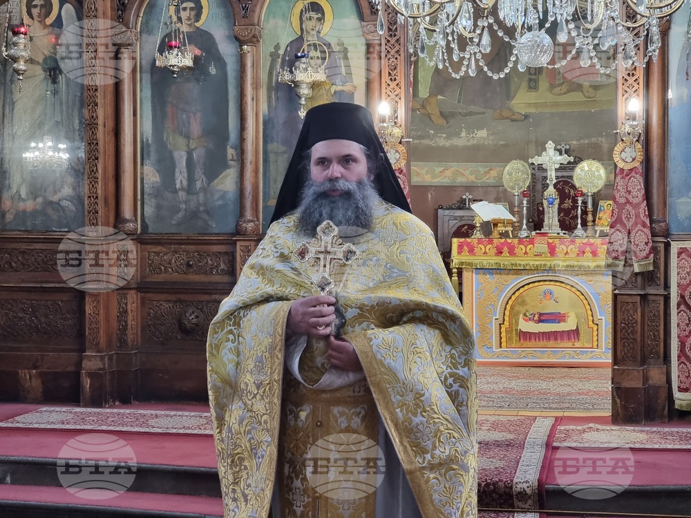 Смисълът на нашия живот е да живеем един с друг и да си помагаме, каза в неделната си проповед архимандрит Самуил във Видин
