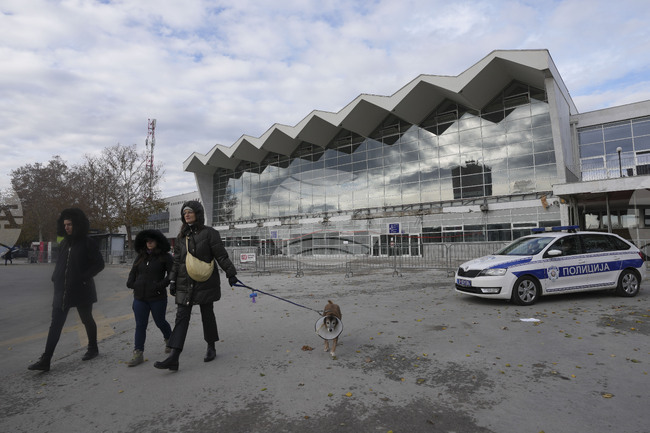 В Нови Сад ще бъде издигнат паметник на жертвите от падането на козирката на жп гарата