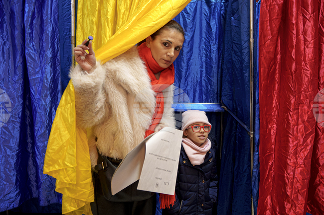 Социалдемократическата партия печели парламентарните избори в Румъния на фона на възход на крайнодесни националистически сили