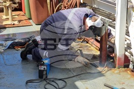 Св. св. Кирил и Методий - НИК 421 - кораб - Антарктида - ежедневие - мостик - Мар дел Плата