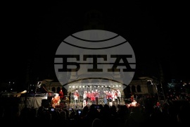 Коледна елха - светлини - запалване