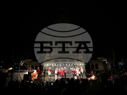 Коледна елха - светлини - запалване