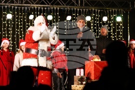 Коледна елха - светлини - запалване