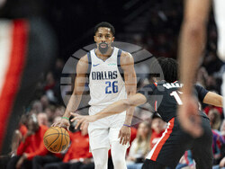 Mavericks Trail Blazers Basketball