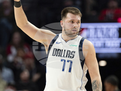 Mavericks Trail Blazers Basketball