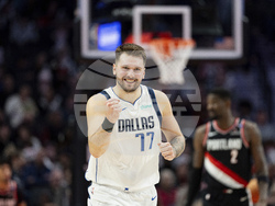 Mavericks Trail Blazers Basketball