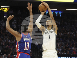 Spurs Kings Basketball