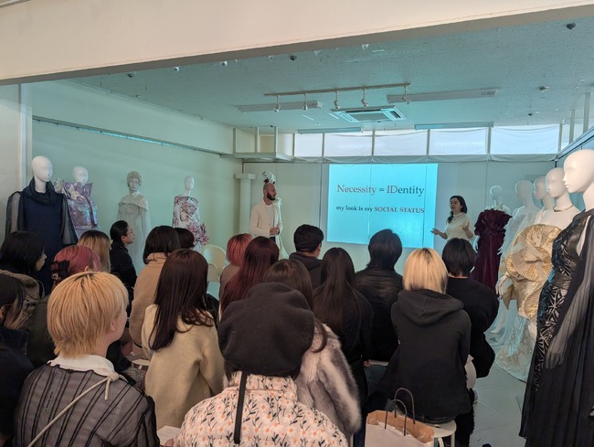 Българският дизайнер Иван Донев изнесе лекция в Университета по моден дизайн в Токио