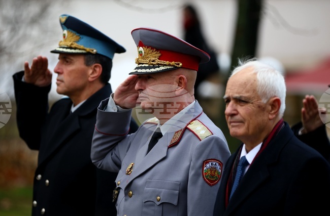 ВМА отбелязва своя празник като утвърден лидер, въпреки непрестанно променящия се пейзаж в здравеопазването, каза генерал-майор Мутафчийски