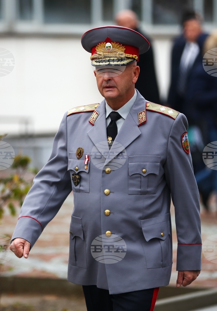 Медиците на ВМА са символ на съвременен героизъм – и в болничните звена, и в мисиите зад граница, посочва ген. Венцислав Мутафчийски в Деня на храбростта