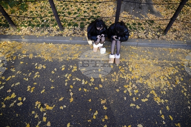 Три модерни световни дни напомниха за самотата в ерата на онлайн какофонията