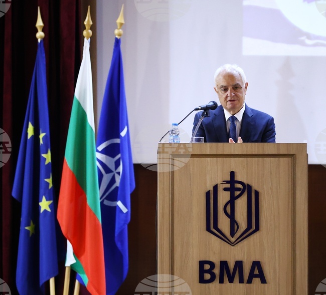 Не разглеждаме Военномедицинската академия само като лечебно заведение, а като неотделима част от Въоръжените ни сили, каза Атанас Запрянов