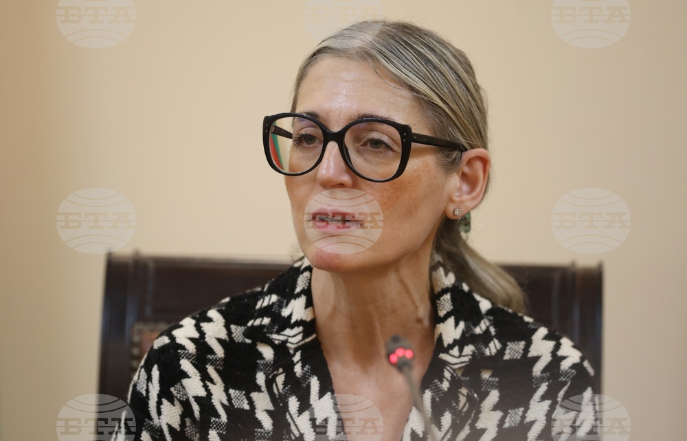 Не отговаря на истината твърдението, че печелившите жп линии са предназначени за частни превозвачи, заяви министър Стоянова