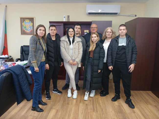 Кметът на община Видин се срещна с участниците в Ученическото състезание „Зелената политика на УТРЕ и как се разбира ДНЕС“