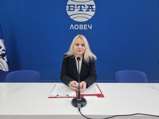 Пресконференция на общинския съветник в Ловеч Красимира Дренчева 