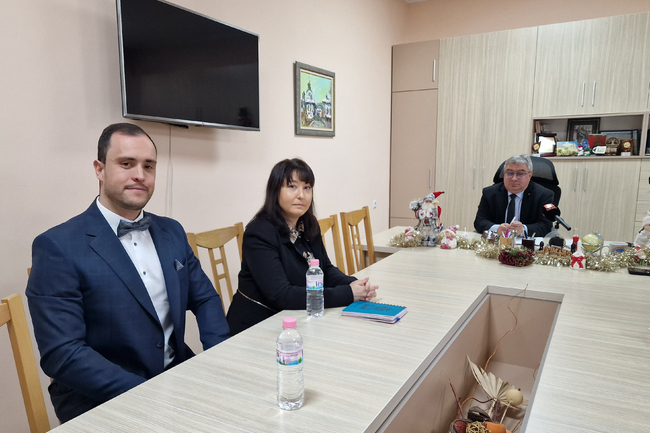 Началникът на Регионалното управление на образованието в Разград Ангел Петков представи новите старши експерти