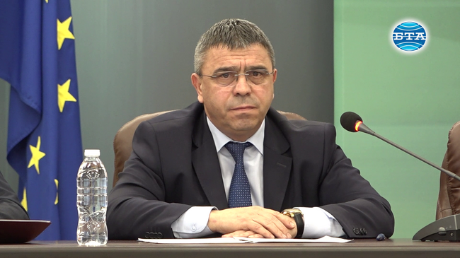 Трябва да обединим общите си усилия, за да покажем на обществото, че институциите работят, каза министър Атанас Илков